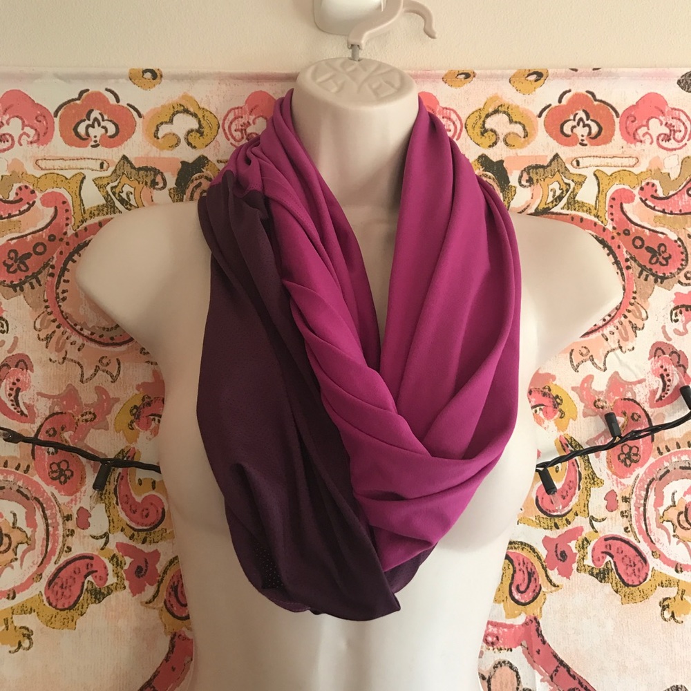 Fabletics Infinity Scarf - Picture 2 of 3